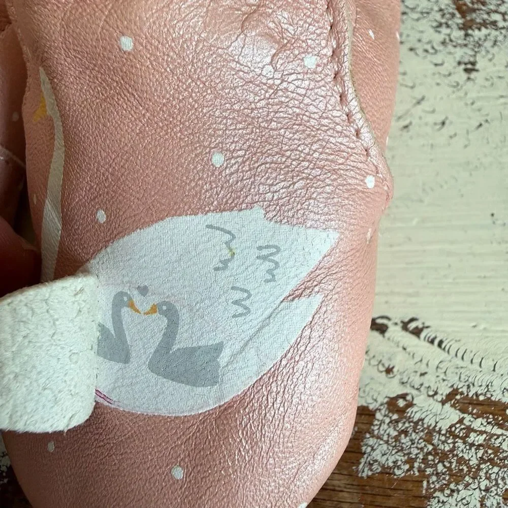 EZPZ Easy Peasy 6-12 month swan leather shoe